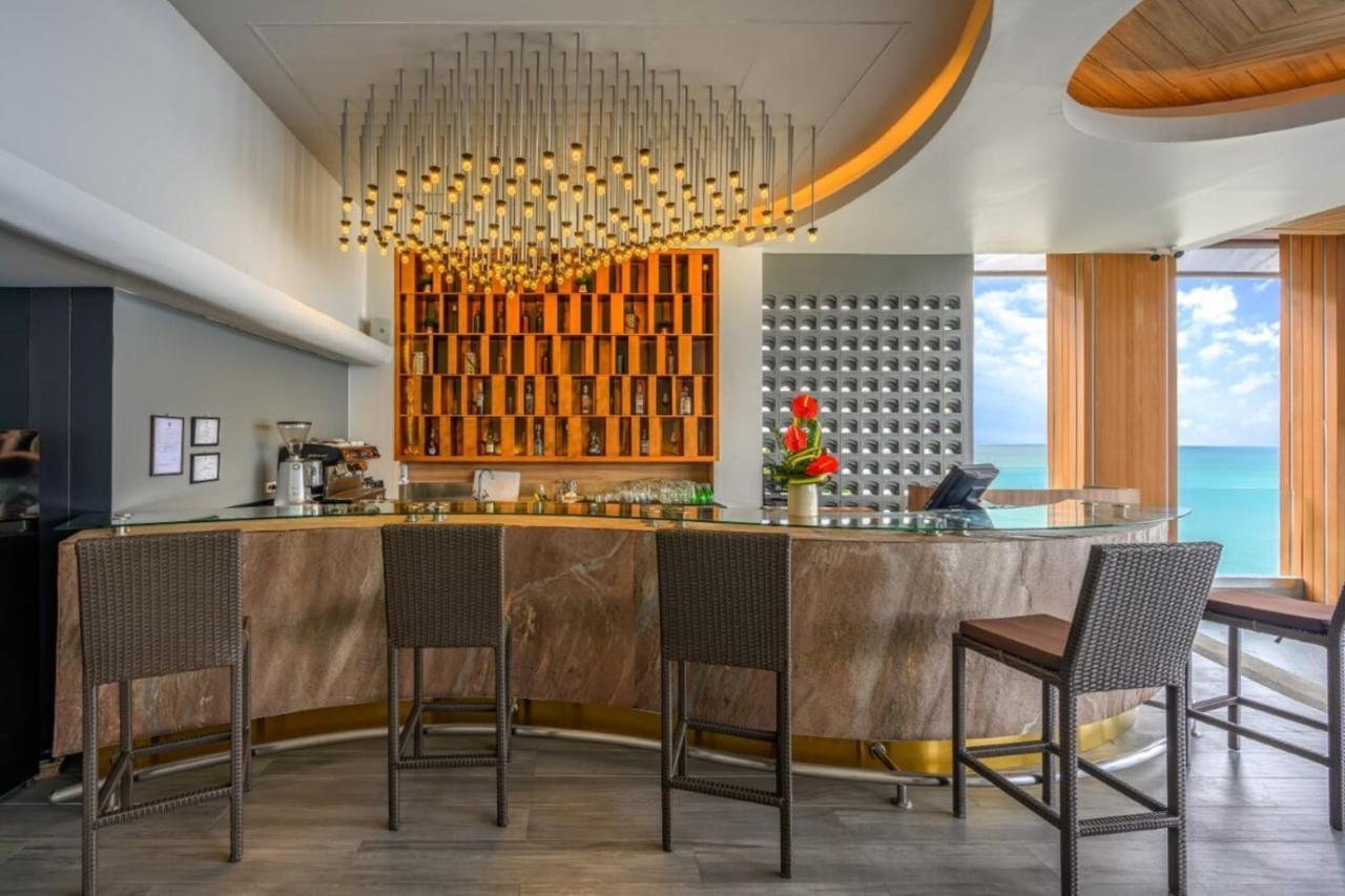 Namaka Resort Kamala Kültér fotó The bar at the Sky Bar