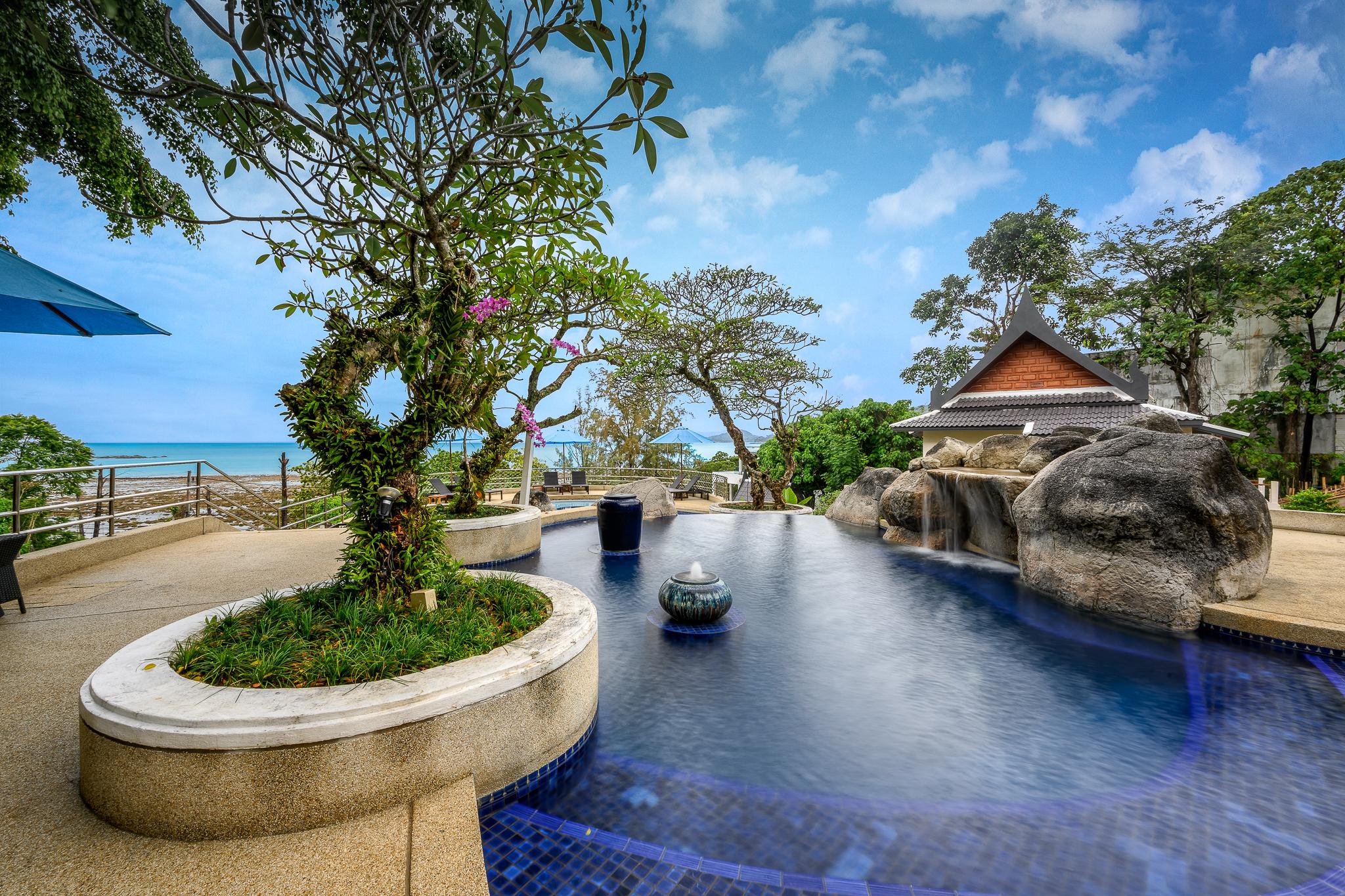 Namaka Resort Kamala Kültér fotó The Rock Resort