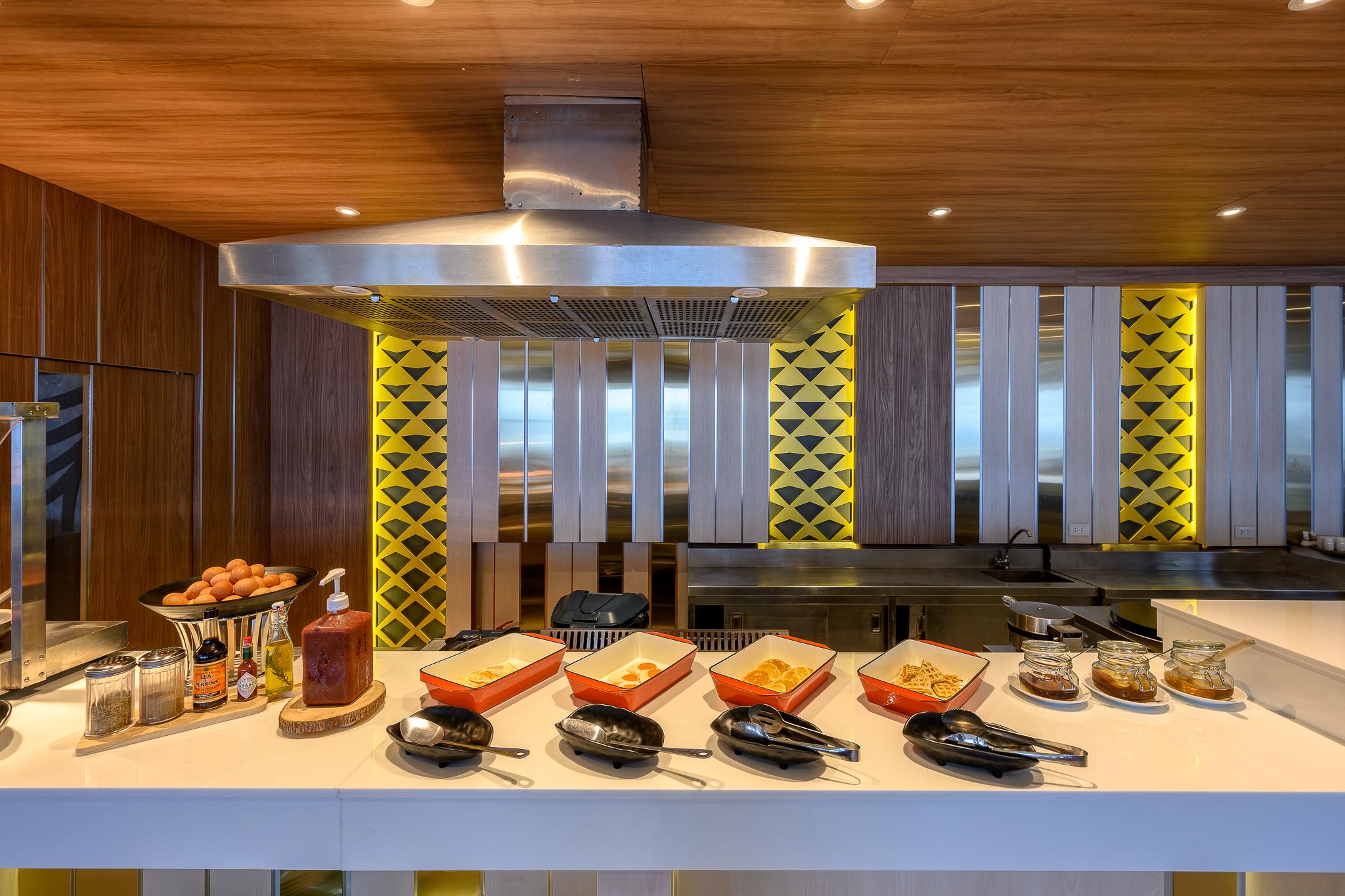 Namaka Resort Kamala Kültér fotó A commercial kitchen