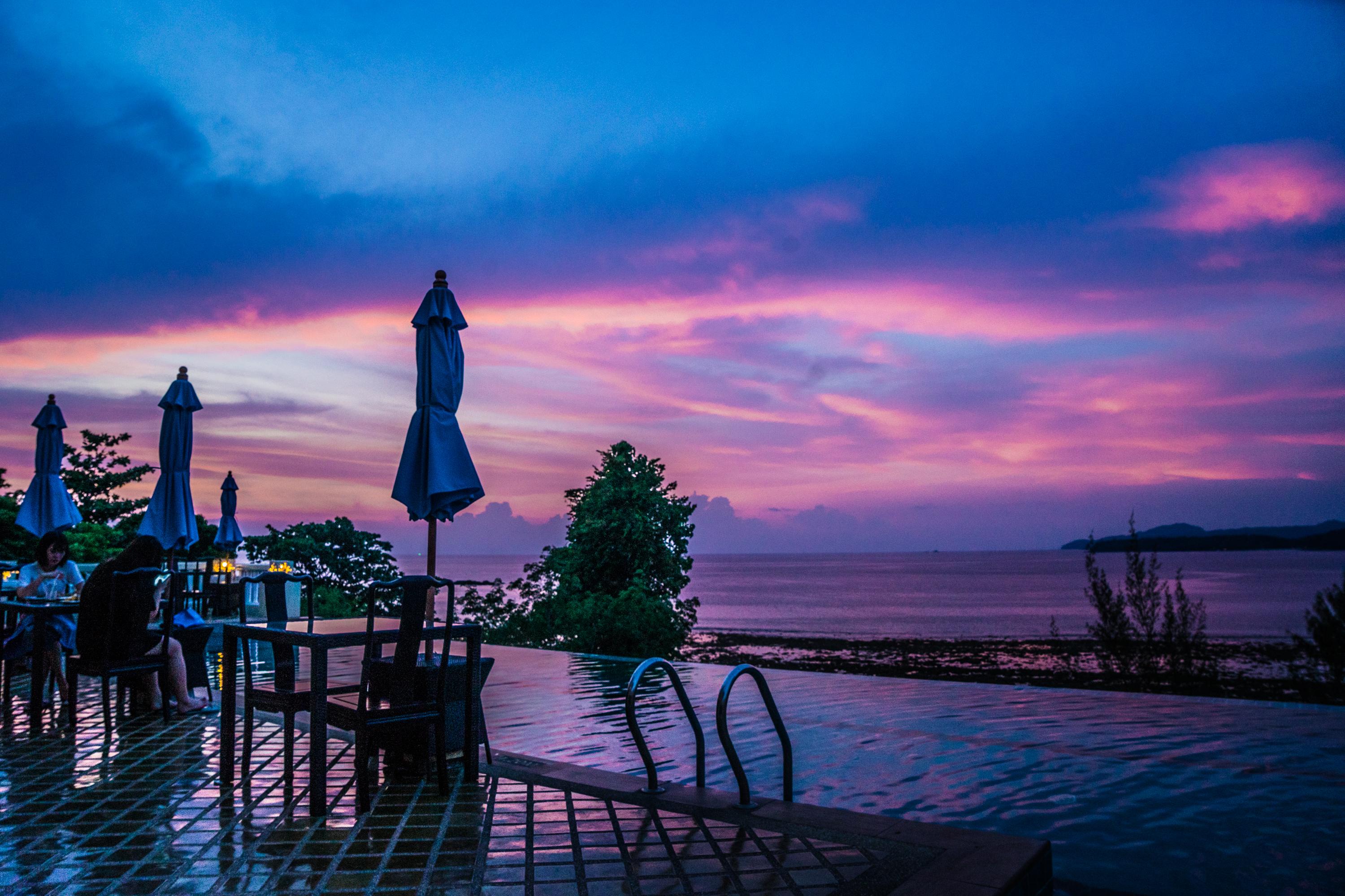 Namaka Resort Kamala Kültér fotó Sunset at the beach