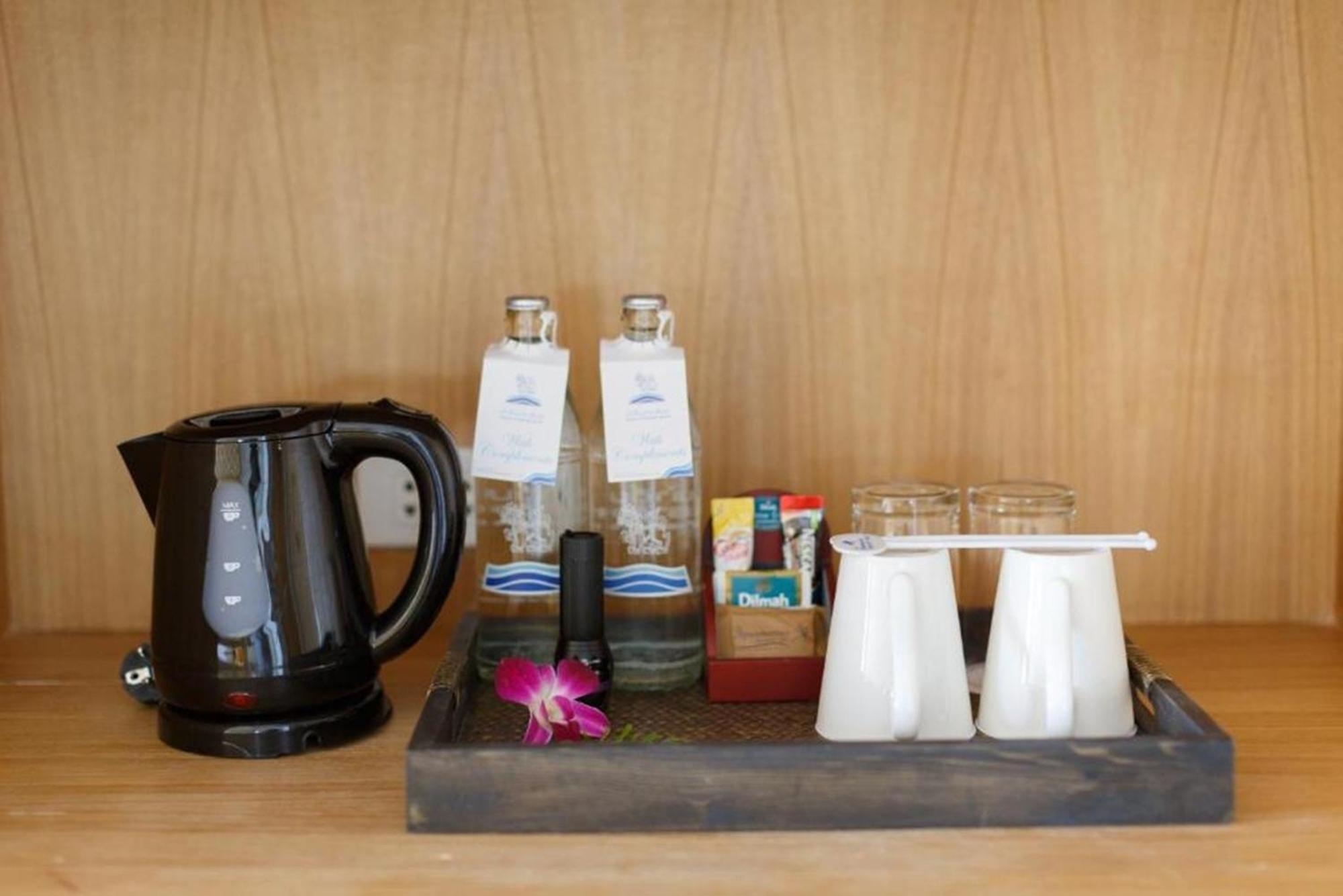 Namaka Resort Kamala Kültér fotó A kettle and bottled water in a hotel room