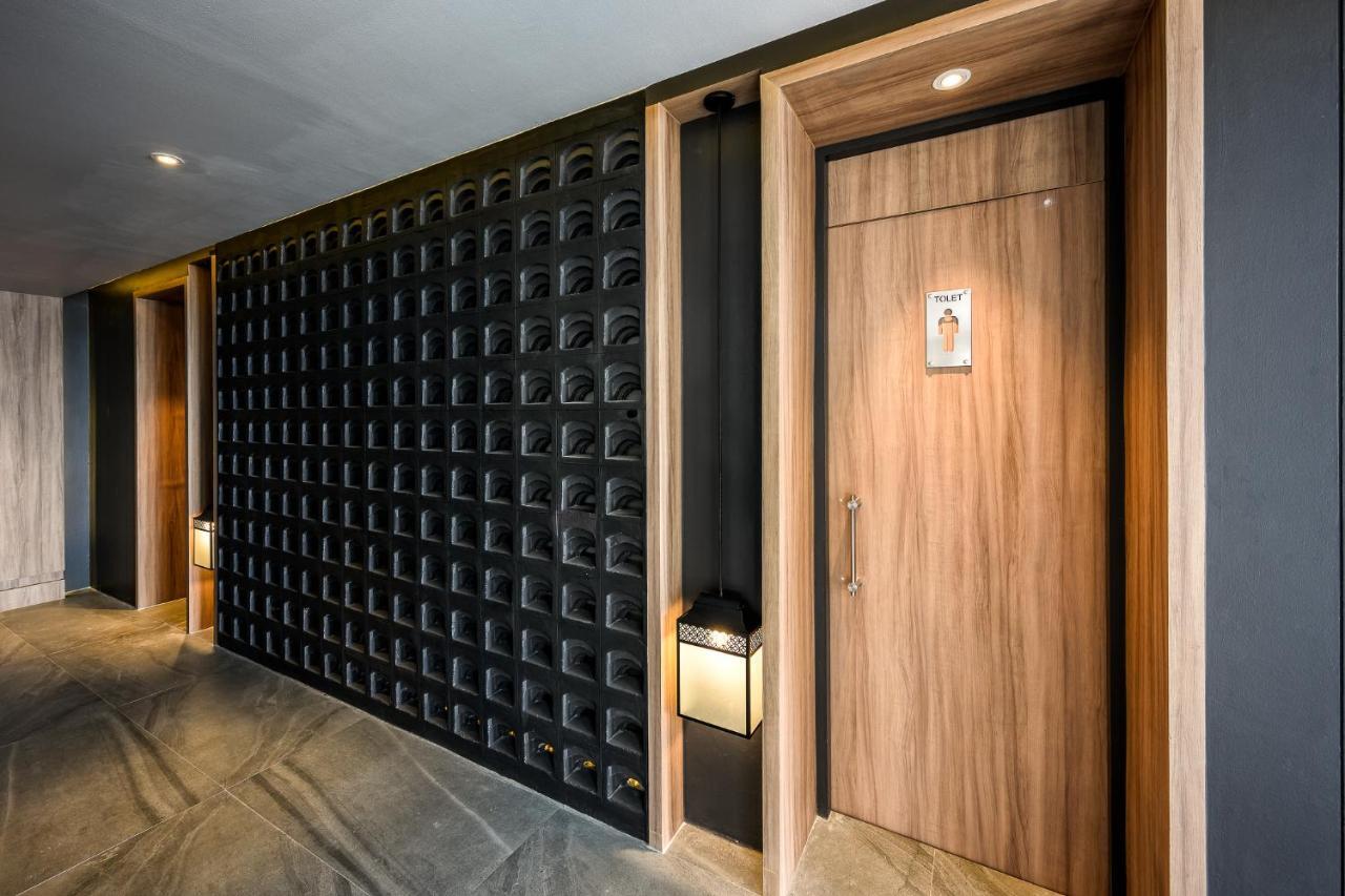 Namaka Resort Kamala Kültér fotó Mailboxes in a condominium